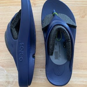New with tags OOFOS Oolala recovery Sandals in women’s size 9